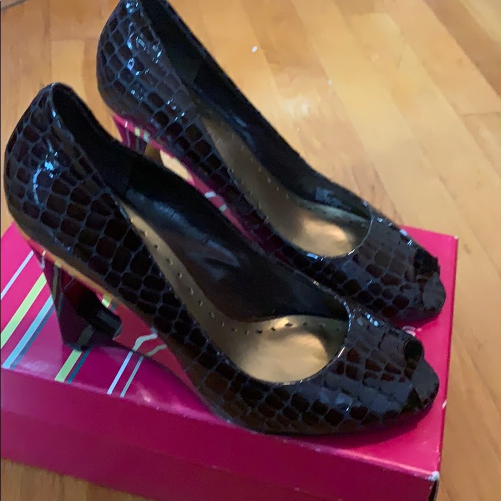 BCBG Magda wedge heel